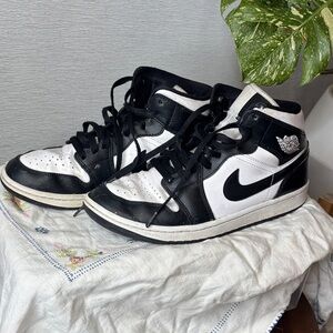 Nike Air Jordan Black and White High-Top Sneakers 9.5